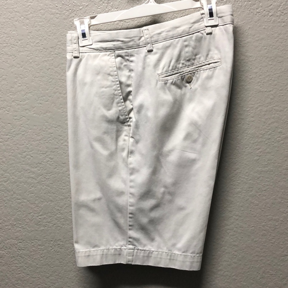 (SZ 32) Casuals Roundtree & Yorke Kaki 8.5” Shorts